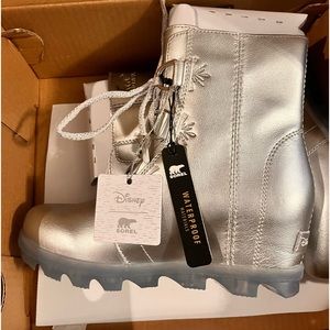 New in box sorel frozen 2 winter boots